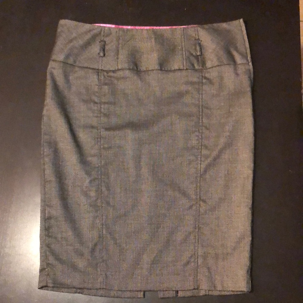 grey skirt